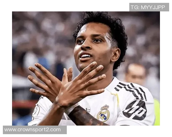 罗德里戈禁区内巧妙漏球晃倒后卫右脚弧线球精彩破门