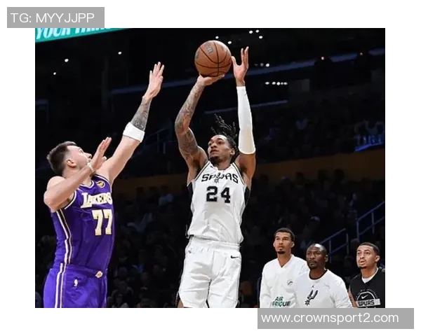 瓦塞尔表现出色8投4中贡献10分3篮板4助攻正负值高达25全场最佳