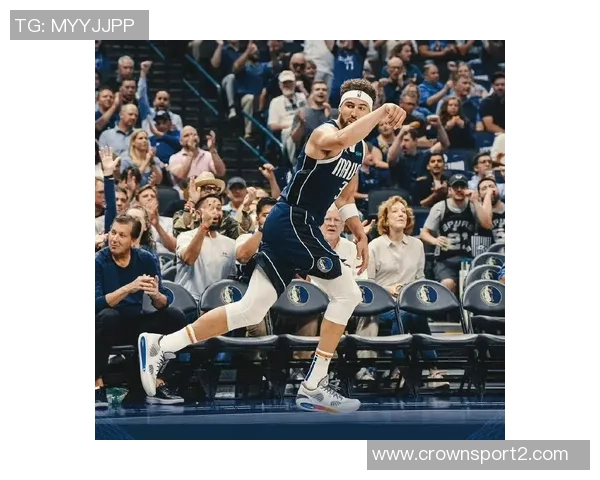 克莱首节短暂出战5分钟表现平平仅得4分助球队开局稳健 克莱首节短暂出战5分钟表现平平仅得4分助球队开局稳健