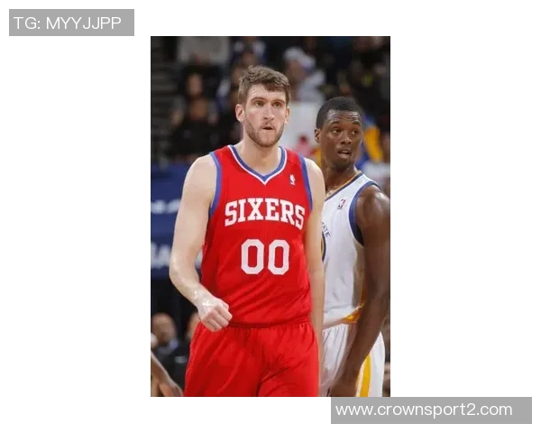 朗佐鲍尔在骑士训练营表现突出展现融入球队的潜力与决心