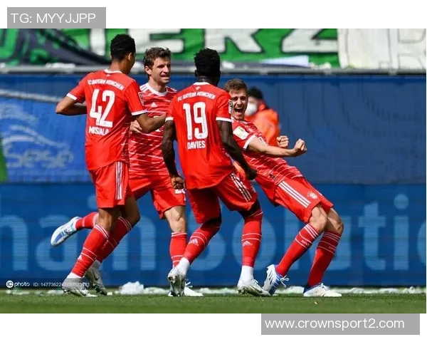 拜仁后卫斯塔尼西奇走进慕尼黑儿童医院送温暖与祝福给小朋友们