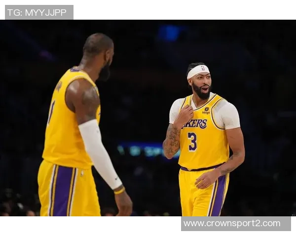 湖人期待詹姆斯在对阵马刺的比赛中强势复出缓解坐骨神经痛困扰